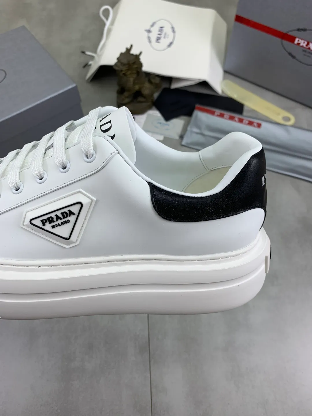 Men's shoes 💰P560💰[New style] popular models are on the official website, 🆘 Trendy brand (Prada) mainly promotes popular models, avant-garde and versatile fashion men's shoes private version mold opening, cowhide surface splicing 1:1.. Fashionable and simple, original imported cowhide lining cowhide feet; the atmosphere and personality are more fashionable, eye-catching and pursuing class. It will subvert the old idea and be a must-have for fashionistas with you! Must keep it for yourself! Tall and comfortable, large and low, high-end quality workmanship. Number of yards: 38-45 4️⃣optional.